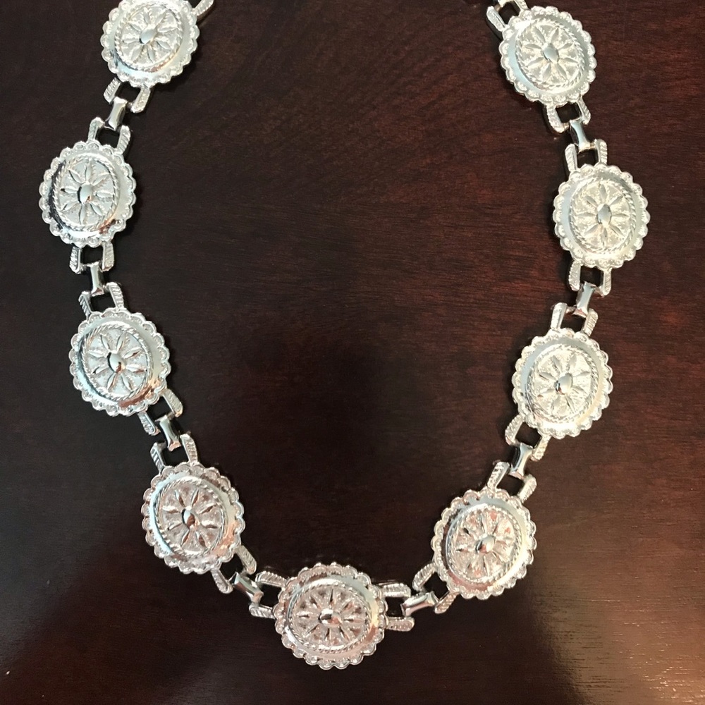 Gorgeous Silver Linked 18” Necklace